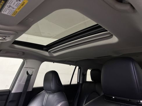 Used 2022 Toyota Highlander XLE image 24