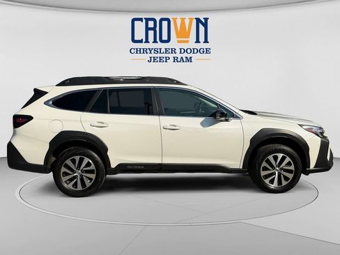 Used 2023 Subaru Outback Premium AWD/4WD image 2