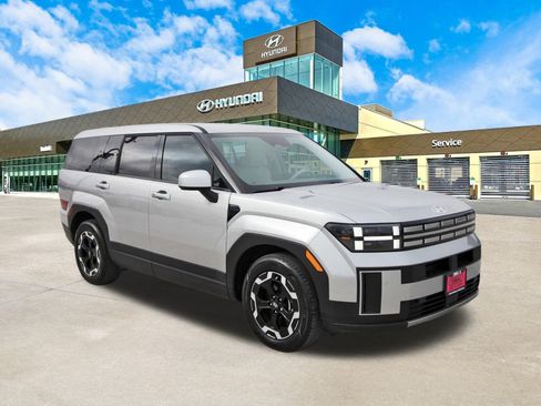 Used 2025 Hyundai Santa Fe SE image 3