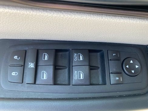 Used 2023 Chrysler Voyager LX FWD image 10