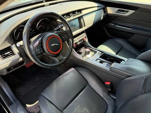 Used 2018 Jaguar XF RWD image 11