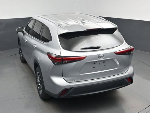 Used 2023 Toyota Highlander XLE FWD image 23