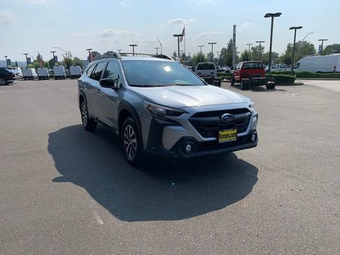 Used 2023 Subaru Outback Premium image 9