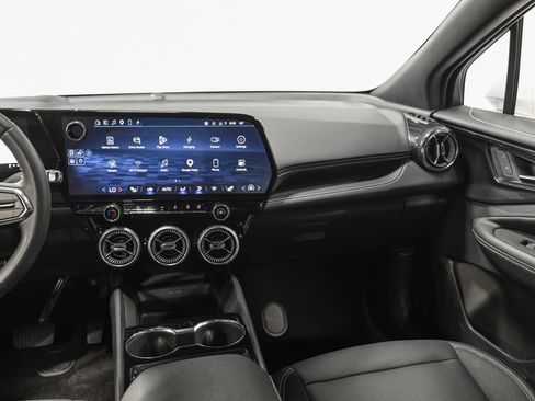 Used 2024 Chevrolet Blazer EV LT AWD/4WD image 29