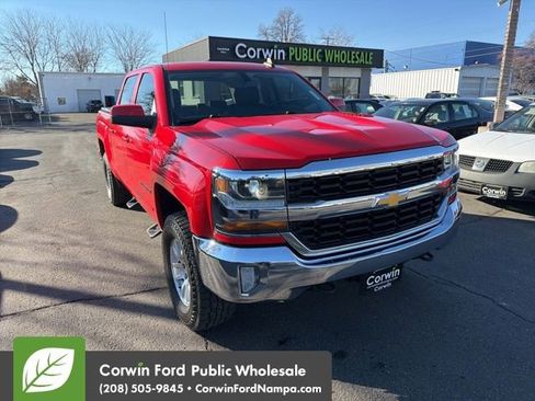 Used 2018 Chevrolet Silverado 1500 LT w/ All Star Edition image 3