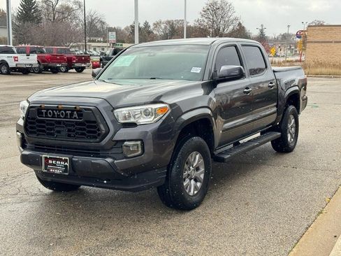 Used 2019 Toyota Tacoma SR image 8