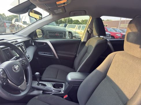 Used 2018 Toyota RAV4 LE FWD image 24