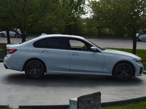 Used 2021 BMW 330i Sedan w/ M Sport Package image 11