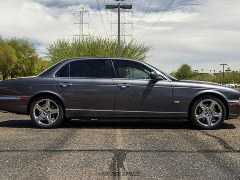 Used 2006 Jaguar XJ8 RWD image 9