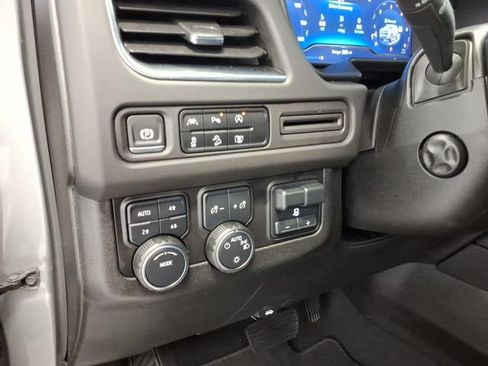 Used 2024 Chevrolet Suburban Z71 w/ Luxury Package AWD/4WD image 19