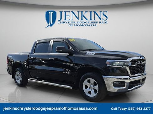 Used 2025 RAM 1500 Big Horn AWD/4WD image 2