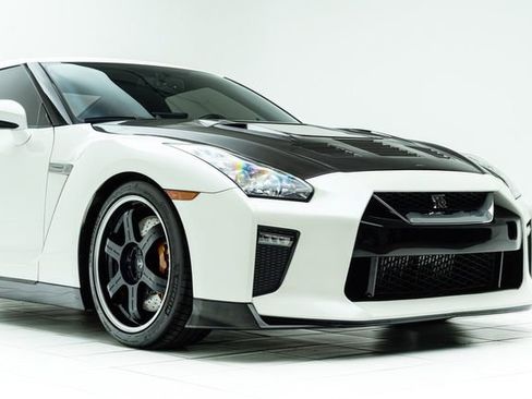 Used 2013 Nissan GT-R Black Edition image 4