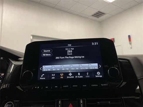 Used 2024 Nissan Pathfinder SL w/ Black Appearance Package image 16