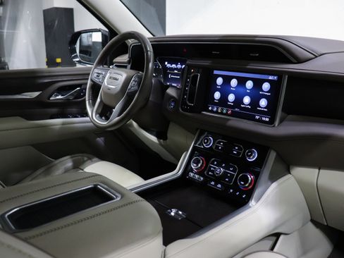 Used 2021 GMC Yukon XL Denali w/ Denali Ultimate Package image 30