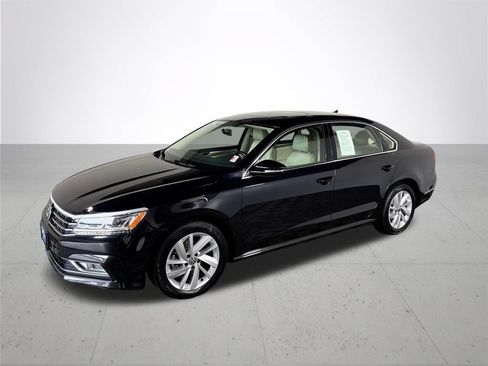 Used 2018 Volkswagen Passat 2.0T SE FWD image 2