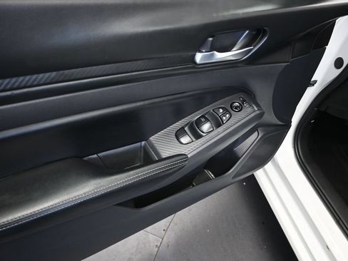 Used 2025 Nissan Altima 2.5 SV FWD image 11