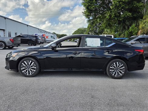 Used 2023 Nissan Altima 2.5 SV FWD image 2
