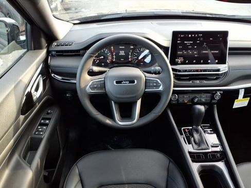 New 2026 Jeep Compass Latitude image 5