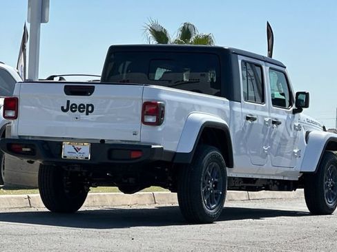 New 2026 Jeep Gladiator Sport AWD/4WD image 3