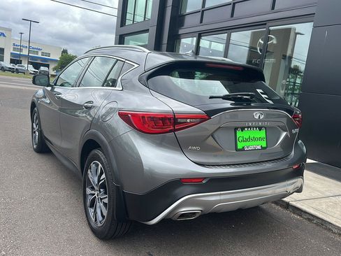 Used 2017 INFINITI QX30 Premium AWD/4WD image 11
