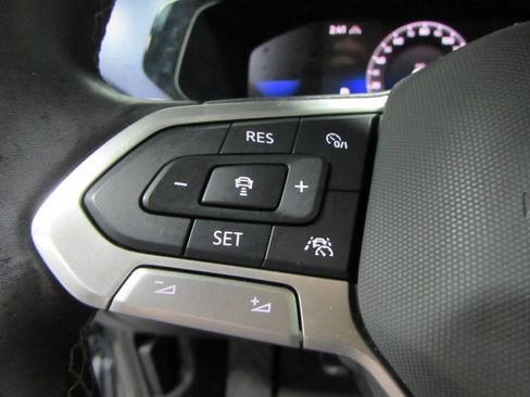 Used 2024 Volkswagen Taos SE AWD/4WD image 23