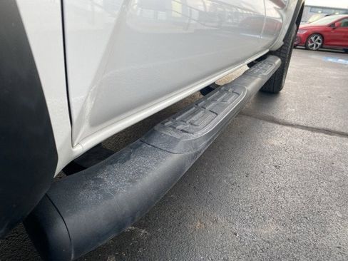 Used 2019 Toyota Tacoma TRD Sport image 11