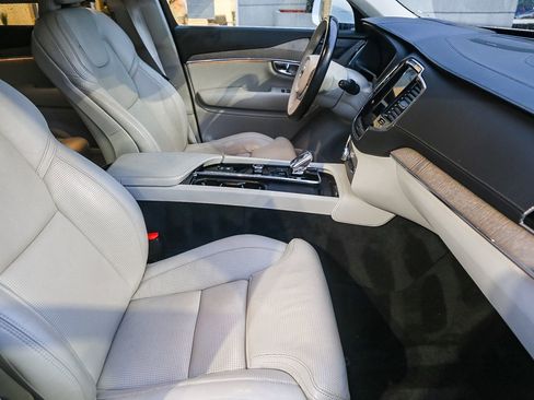 Used 2022 Volvo XC90 T8 Inscription w/ Advanced Package image 17