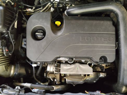 Used 2024 Chevrolet Equinox LT w/ LPO, Floor Liner Package FWD image 30
