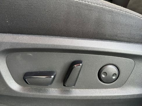 Used 2025 Nissan Pathfinder SV image 22