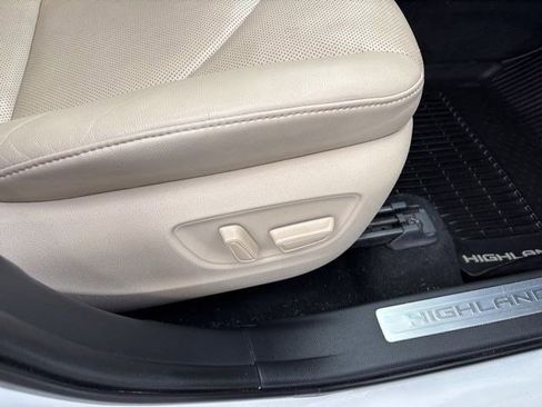 Used 2020 Toyota Highlander Limited image 41