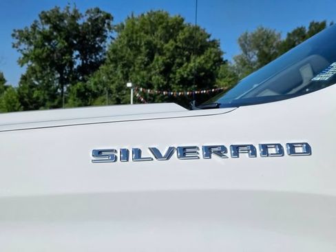 Used 2024 Chevrolet Silverado 1500 LT AWD/4WD image 7