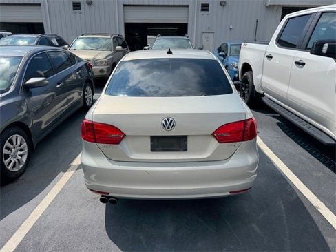 Used 2011 Volkswagen Jetta TDI image 4
