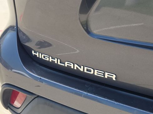 Used 2020 Toyota Highlander XLE AWD/4WD image 11