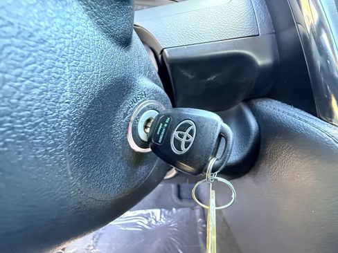 Used 2012 Toyota Camry L image 6