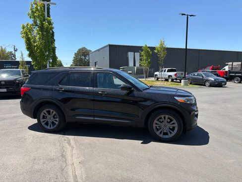 Used 2023 Ford Explorer XLT w/ Equipment Group 202A AWD/4WD image 4