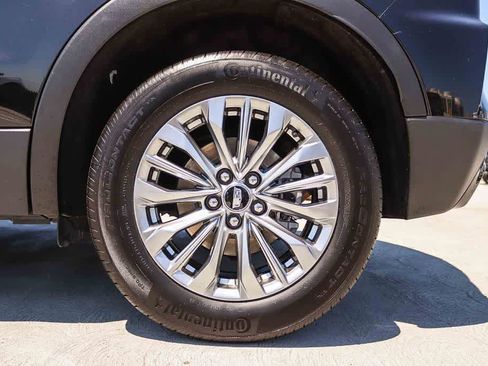 Used 2025 Cadillac XT4 Premium Luxury w/ Cold Weather Package FWD image 10