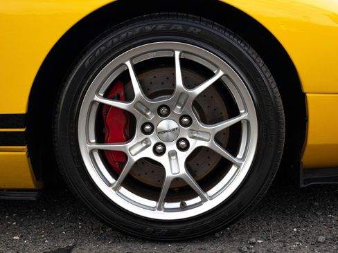 Used 2005 Ford GT RWD image 22