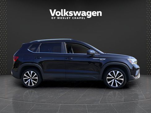 Used 2024 Volkswagen Taos SE FWD image 9