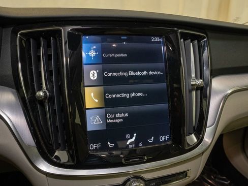 Used 2019 Volvo V60 T5 Momentum image 13