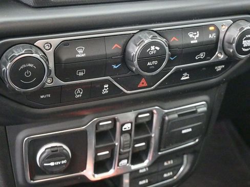 Used 2020 Jeep Gladiator Overland image 21