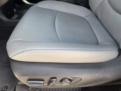 Certified 2026 Toyota Sienna XLE FWD image 21