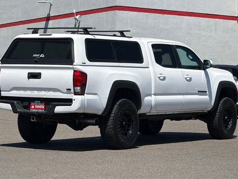Used 2019 Toyota Tacoma TRD Off-Road w/ TRD Premium Off Road Package AWD/4WD image 2
