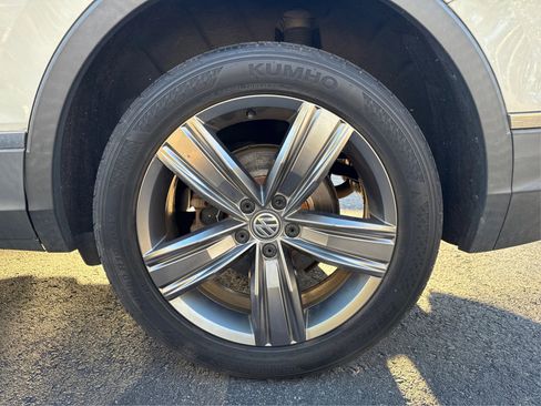 Used 2018 Volkswagen Tiguan SEL Premium image 15