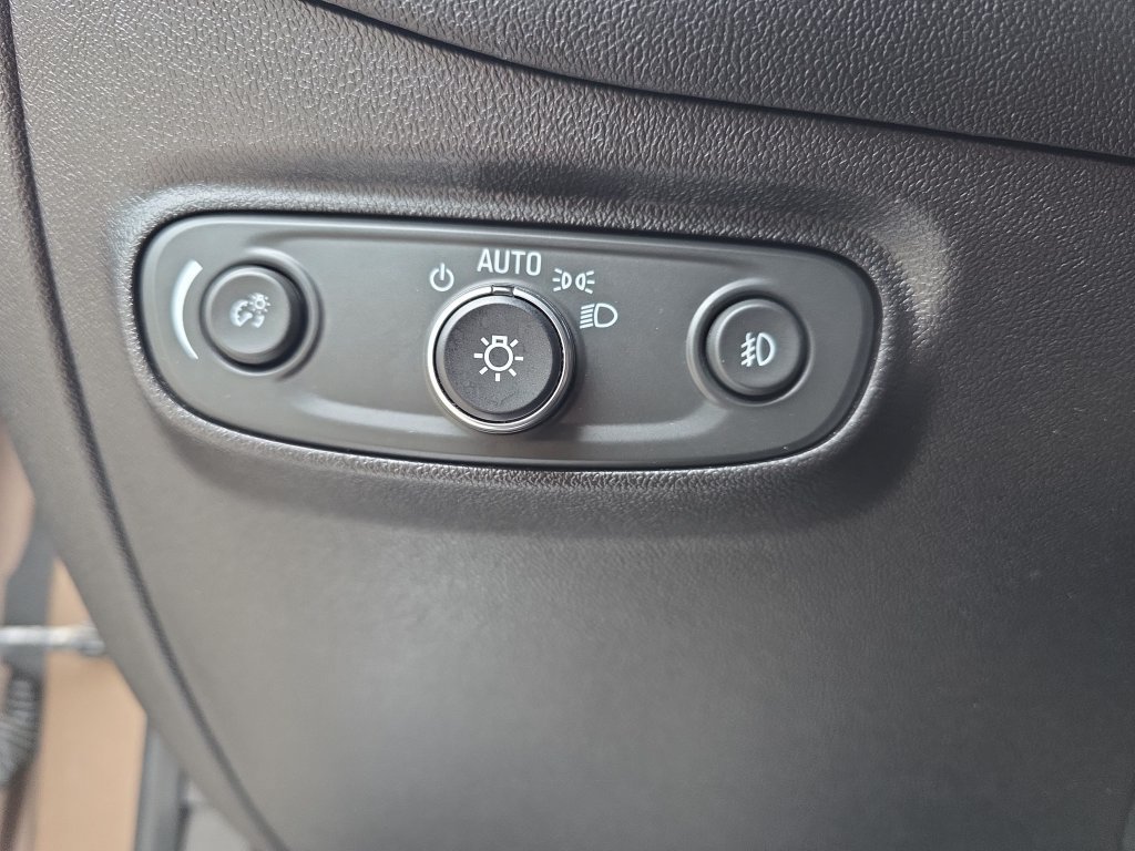 Certified 2018 Chevrolet Equinox Premier FWD image 30