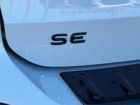 Certified 2026 Volkswagen Taos SE FWD image 10