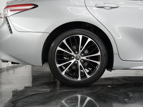 Used 2020 Toyota Camry SE FWD image 6