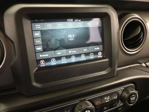 Used 2022 Jeep Gladiator Sport AWD/4WD image 34