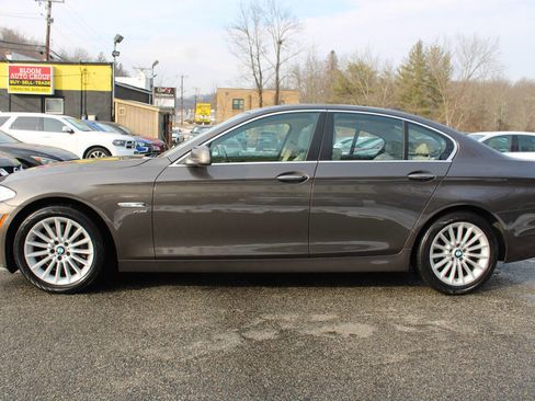 Used 2011 BMW 535i xDrive Sedan image 12