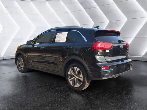 Used 2021 Kia Niro EX Premium w/ Cold Weather Package image 3