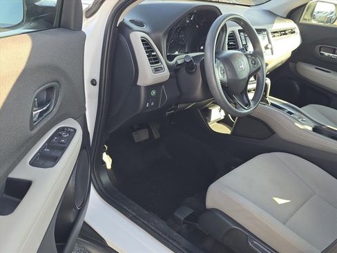 Used 2021 Honda HR-V LX image 9